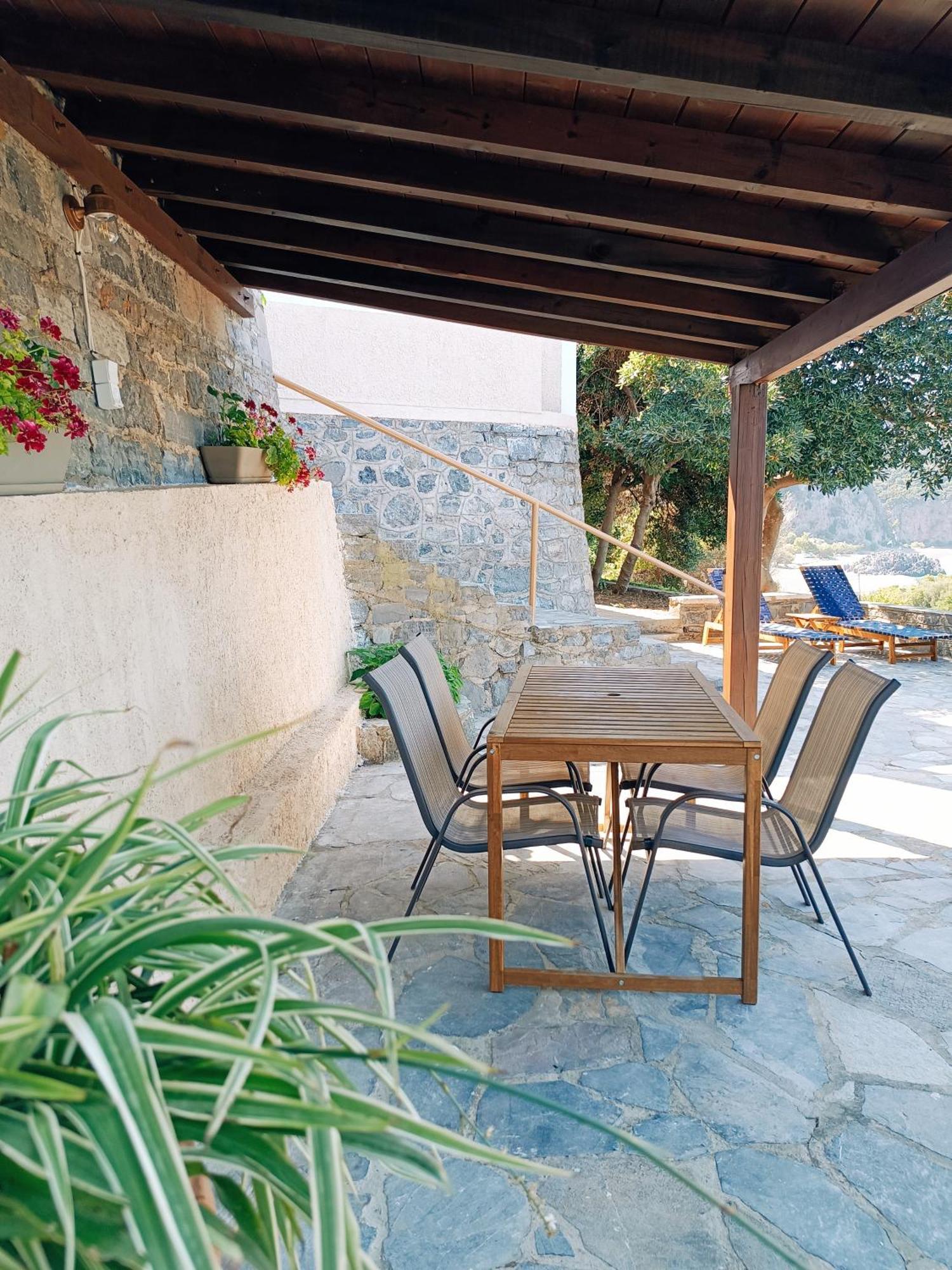 The Life Suites Limnionas  Room photo